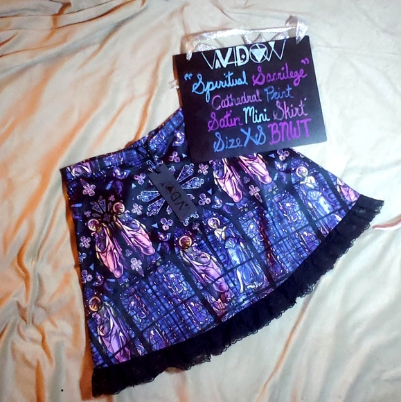 🕷 Widow: Spiritual Sacrilege Cathedral Print Satin Mini Skirt, Size XS, BNWT - Picture 12 of 16